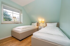 2 bedrooms, iron/ironing board, free WiFi, bed sheets - Hier Lautet das Motto: Wohnen und Entspannen mit Heimat-atmosphäre (Westerland)