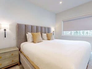 2 bedrooms, internet, bed sheets