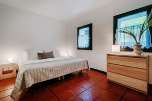 1 dormitorio, tabla de planchar con plancha, wifi gratis y ropa de cama