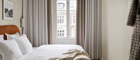 3 bedrooms, iron/ironing board, travel cot, WiFi