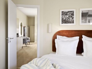 2 bedrooms, iron/ironing board, travel cot, WiFi - Attic Two-Bedroom Apartment for 6 (København)