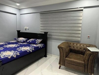 Kobbys Brands offers accommodation along the Accra-Team Motorway. 
