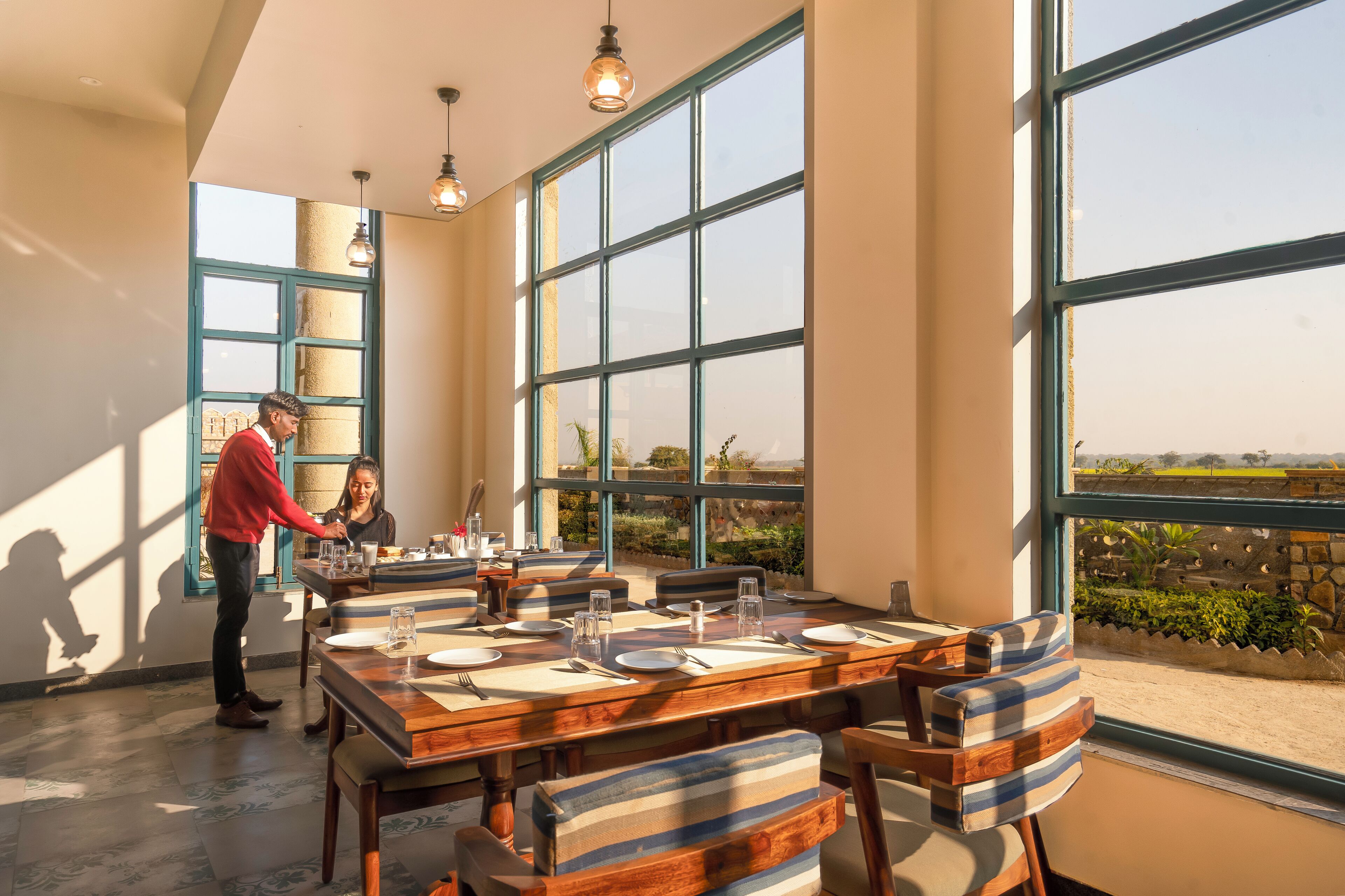 Desayuno de cocina local (INR 550 por persona) 