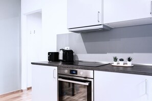 Refrigerador, horno, placa de cocina, lavavajillas