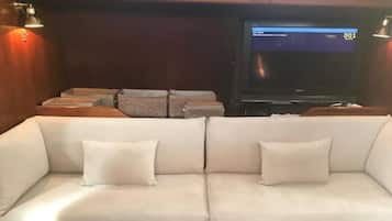 Smart-TV, Bücher, Stereoanlage