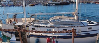 Relax in Lanzarote's Puerto Calero Marina