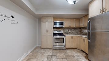 Premium Apartment, 2 Bedrooms, Kitchen | Private kitchen | Full-sized fridge, microwave, oven, stovetop