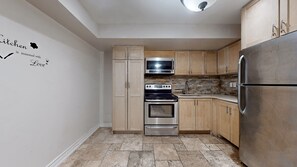 Private kitchen - Charming 2 Bedroom Hideaway (Brampton)