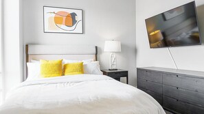 2 室のベッドルーム、デスク、アイロン / アイロン台、WiFi