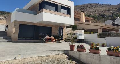 Relax al pie de la Alfaguara , Ideal Para Escalada, Senderismo y Gastronomía