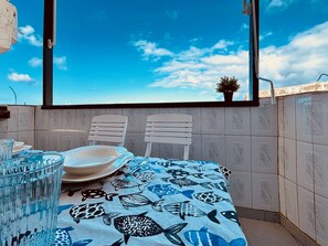 Outdoor dining - Un Mar Azul que Brilla (Gáldar)