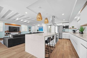 Fridge, microwave, oven, stovetop - Amazing Beach Getaway | For Large Groups | Otium (San Juan)