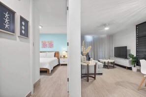 2 bedrooms, iron/ironing board, travel cot, free WiFi - Steps Of Condado Beach | With Balcony & Parking (San Juan)