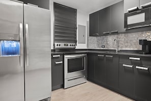 Refrigerador, microondas, horno y parrilla de estufa