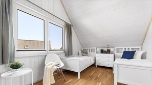 2 bedrooms, iron/ironing board, travel cot, free WiFi