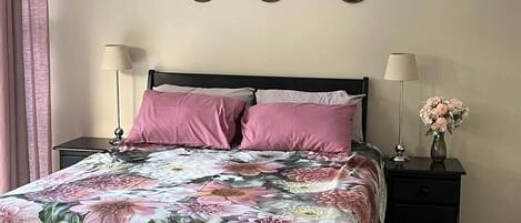 2 bedrooms, iron/ironing board, WiFi, bed sheets