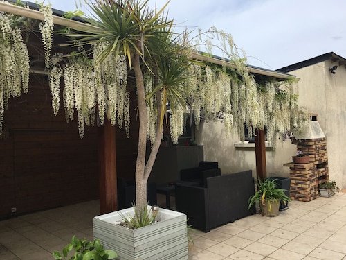 Charming House with Heated Pool, Near Beaches & Guérande, Sleeps 9