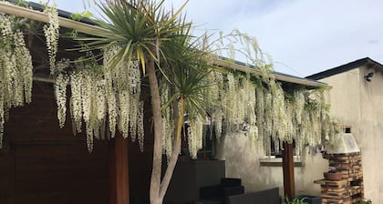 Charming House with Heated Pool, Near Beaches & Guérande, Sleeps 9