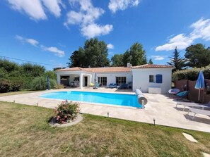 A heated pool - Villa in St Jean de Monts with heated pool, air conditioning, and WiFi (Saint-Jean-de-Monts)