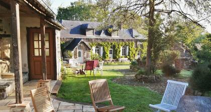 Charming Country Retreat: Sleeps 11, Indoor Pool, Pet-Friendly, Near Château-Gontier