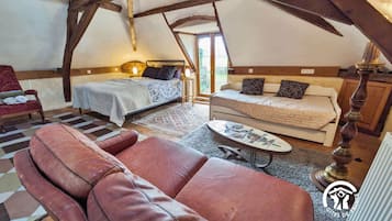 5 bedrooms, free WiFi, bed sheets