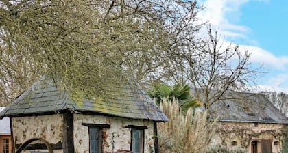 Charming Country Retreat: Sleeps 11, Indoor Pool, Pet-Friendly, Near Château-Gontier
