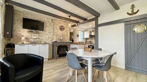 Dining - Renovated 3-room house in St-Georges-d'Oléron, WiFi, near shops (Saint-Georges-d'Oléron)