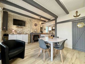 Dining - Renovated 3-room house in St-Georges-d'Oléron, WiFi, near shops (Saint-Georges-d'Oléron)