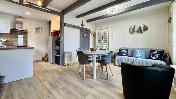 Living area - Renovated 3-room house in St-Georges-d'Oléron, WiFi, near shops (Saint-Georges-d'Oléron)