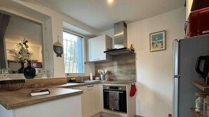 Private kitchen - Renovated 3-room house in St-Georges-d'Oléron, WiFi, near shops (Saint-Georges-d'Oléron)