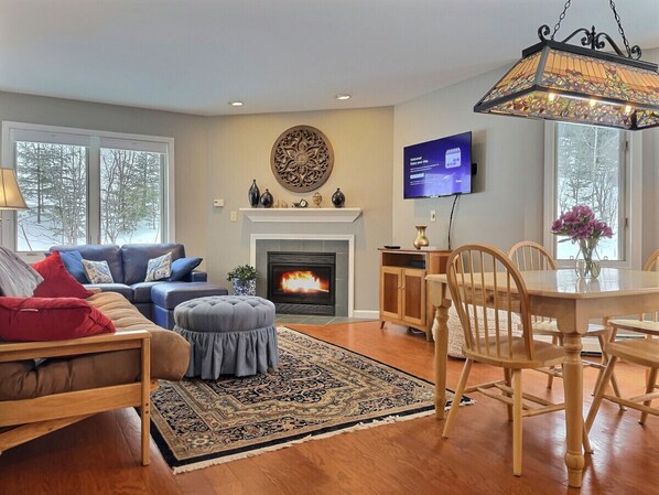 Smart TV, fireplace, stereo