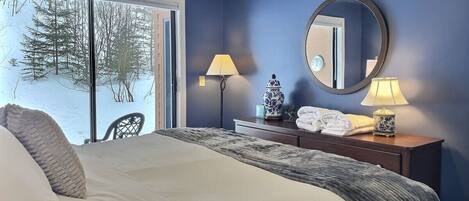 3 bedrooms, desk, iron/ironing board, travel cot