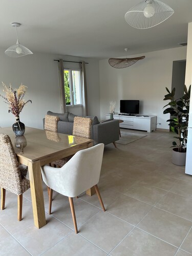 Confortable Maison Avec Jardin, Entre Ville et Campagne à Pernes les Fontaines