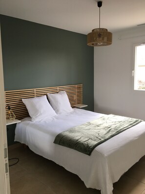 3 bedrooms, in-room safe, iron/ironing board, WiFi - Confortable Maison Avec Jardin, Entre Ville et Campagne à Pernes les Fontaines (Pernes-les-Fontaines)