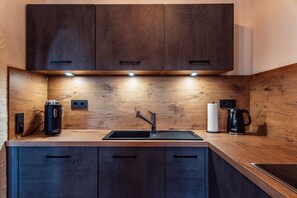 Fridge, microwave, oven, stovetop - Nature Apartments - 100 qm, Zentral, 7 Pers (Erfurt)