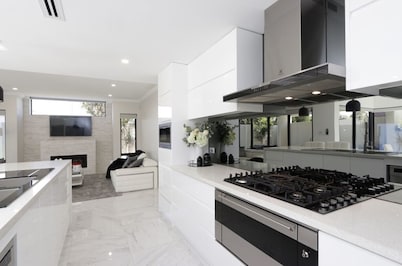 Ultra Modern Villa Walk To The Beach