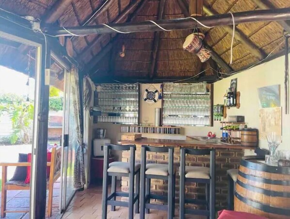 Bar (on property) - Terry’s Cozy Cottage (Germiston)
