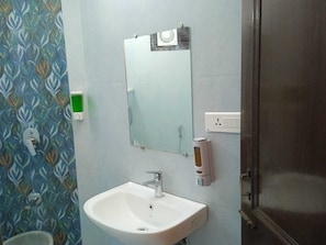 Deluxe Room | Bathroom - Laxmi Palace (Dehradun)
