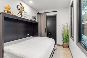 4 bedrooms, WiFi, bed sheets