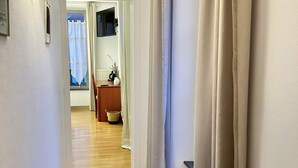 Standard Double Room, Ensuite (Chambre 4) | Free WiFi, bed sheets - Hôtel - La Cuisine des Lulus (Montainville)