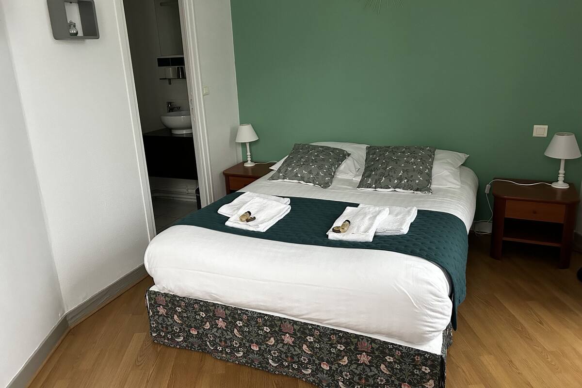 Habitación estándar doble, baño privado (Chambre 4) | Wifi gratis y ropa de cama