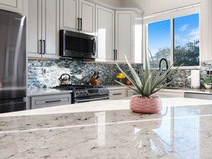 Fridge, microwave, oven, stovetop - 3BD - Heated Pool - Pet friendly - N. Scottsdale (Cave Creek)