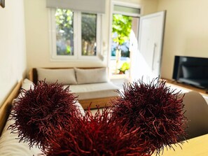 Apartment, 1 Bedroom, Garden View | Living area