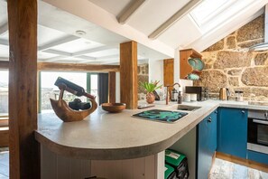 Fridge, microwave, oven, coffee/tea maker - The Olde Piggery, on the coastal road, Zennor, St Ives (Zennor)