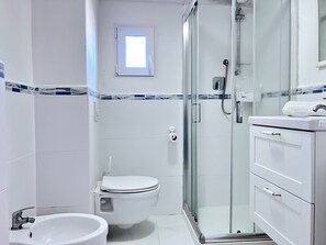 Apartemen, 3 kamar tidur, balkon, pemandangan samudra | Kamar mandi