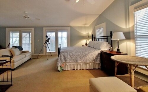 43 Janes: Year-round vacation home for the whole family!