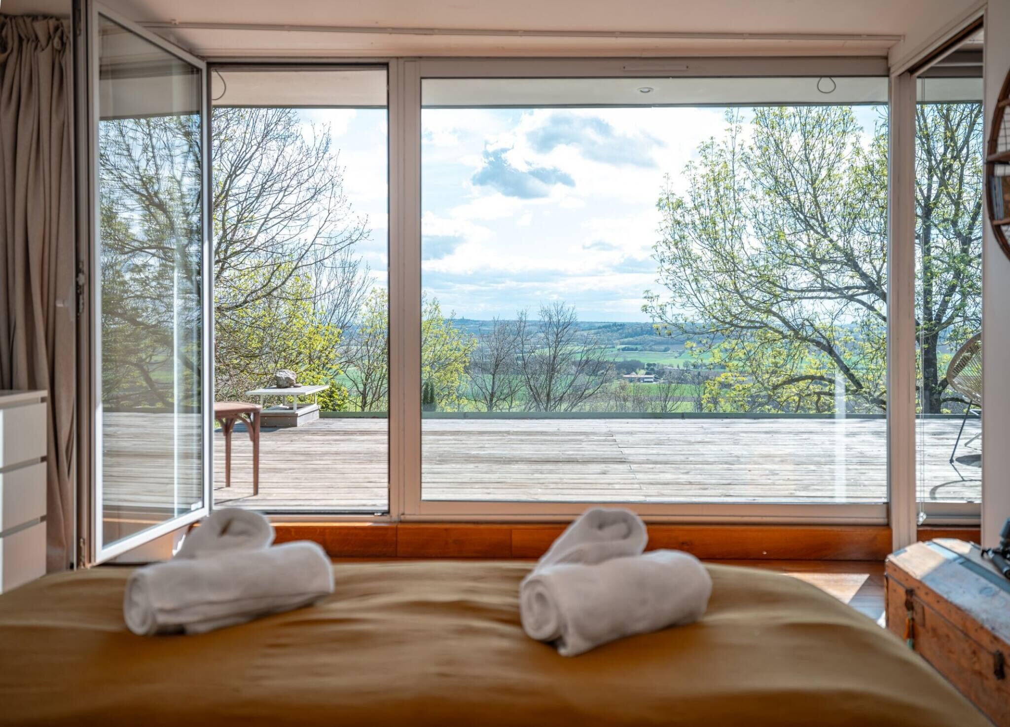 3 slaapkamers, een strijkplank/strijkijzer, gratis wifi, beddengoed