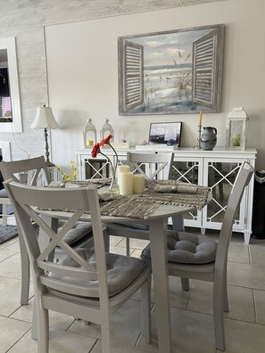 Dining - Cozy 2-Bedroom Condo, Enclosed Patio/ Queen Sleeper sofa, Sleeps 8 (Vass)