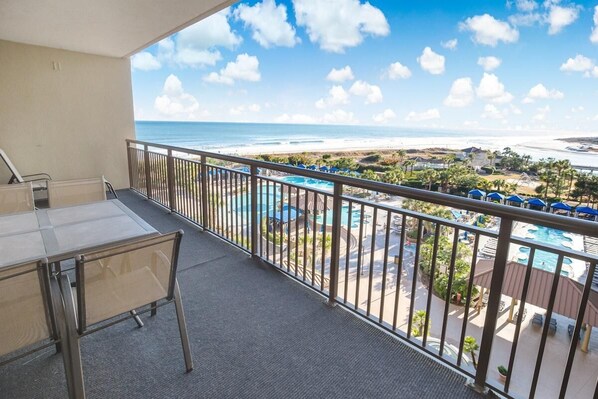 屋外ダイニングエリア