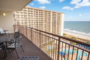 Outdoor dining - Coastal Comfort Redefined: 3 Bedroom Condo (North Myrtle Beach)